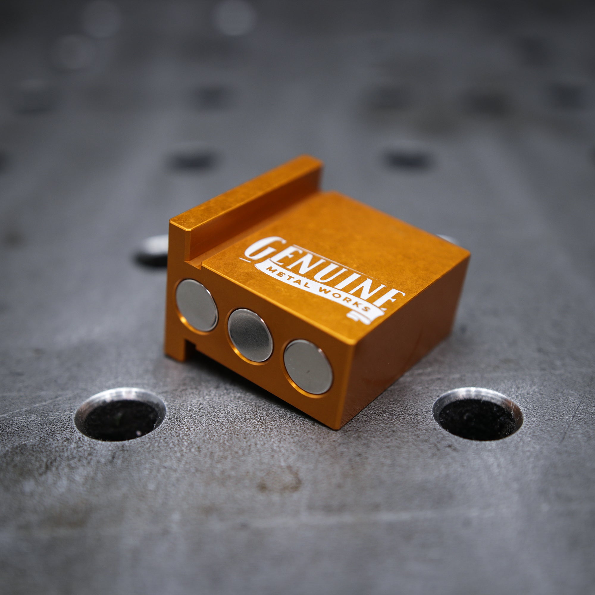 Magnetic squaring arm