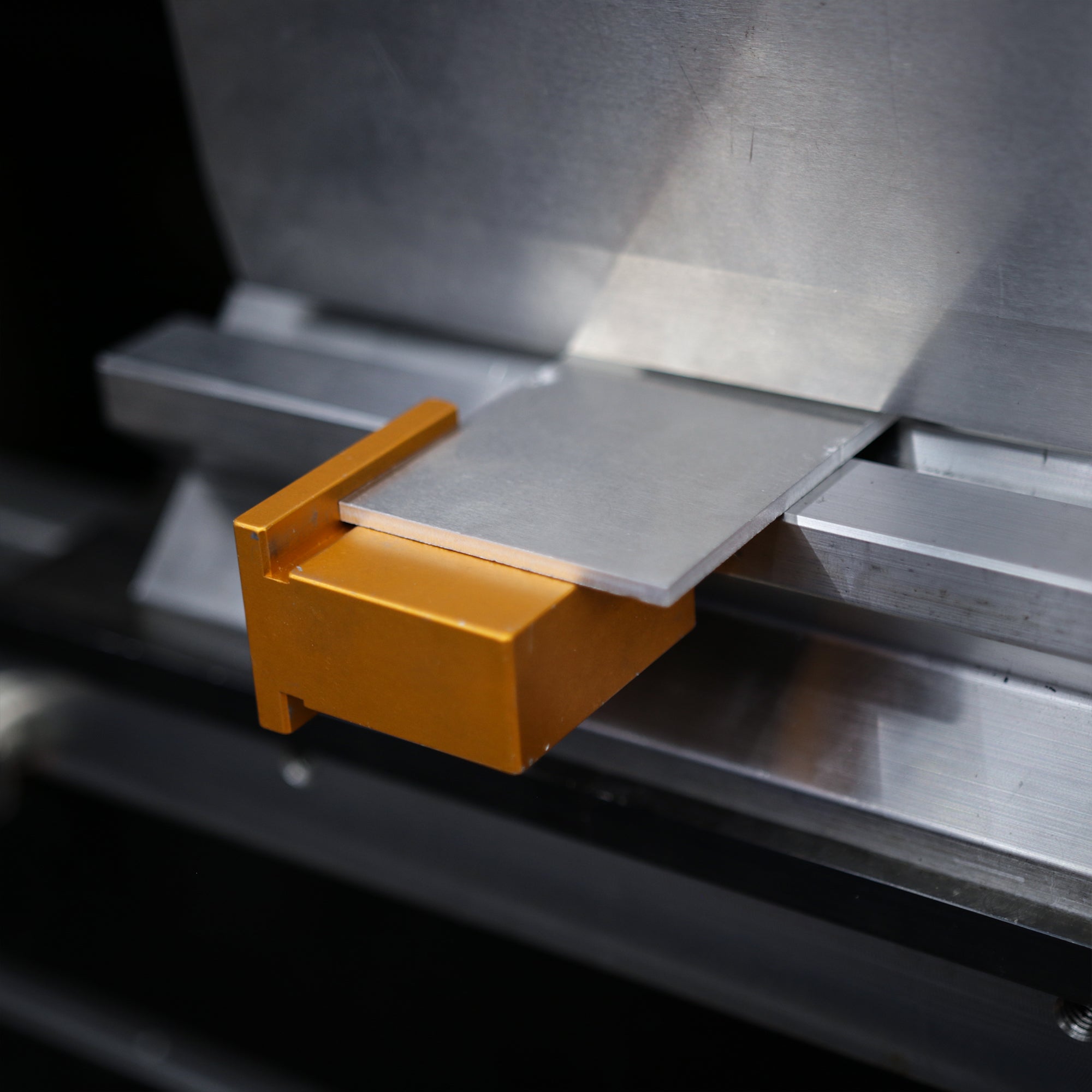 Magnetic squaring arm