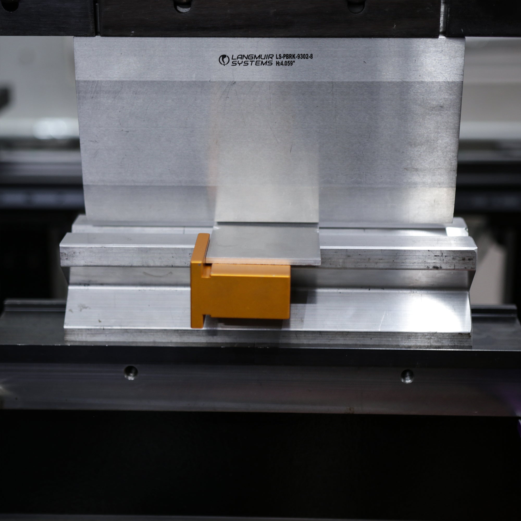 Magnetic squaring arm