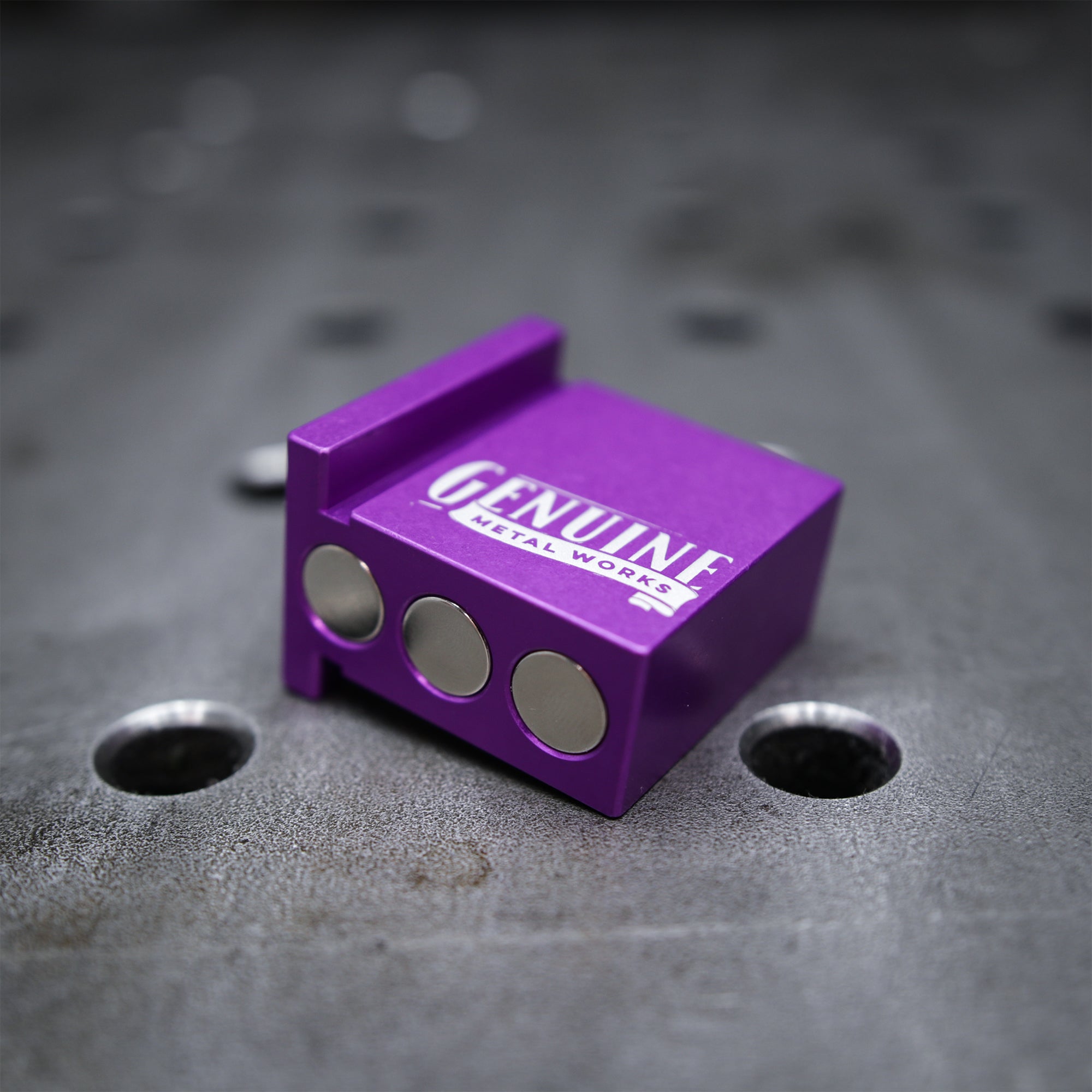 Magnetic squaring arm