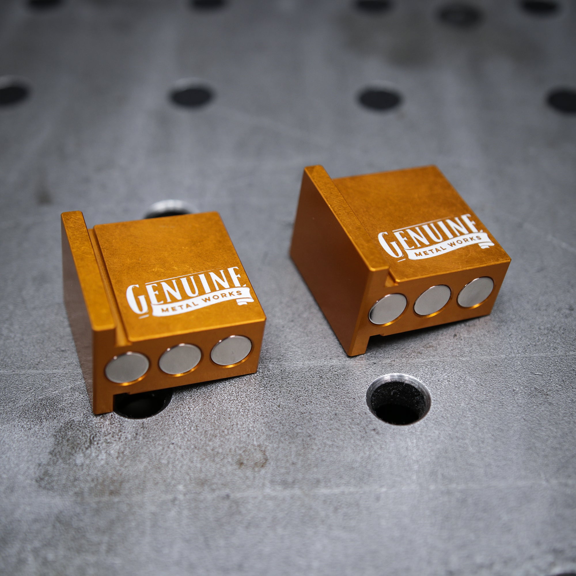 Magnetic squaring arm