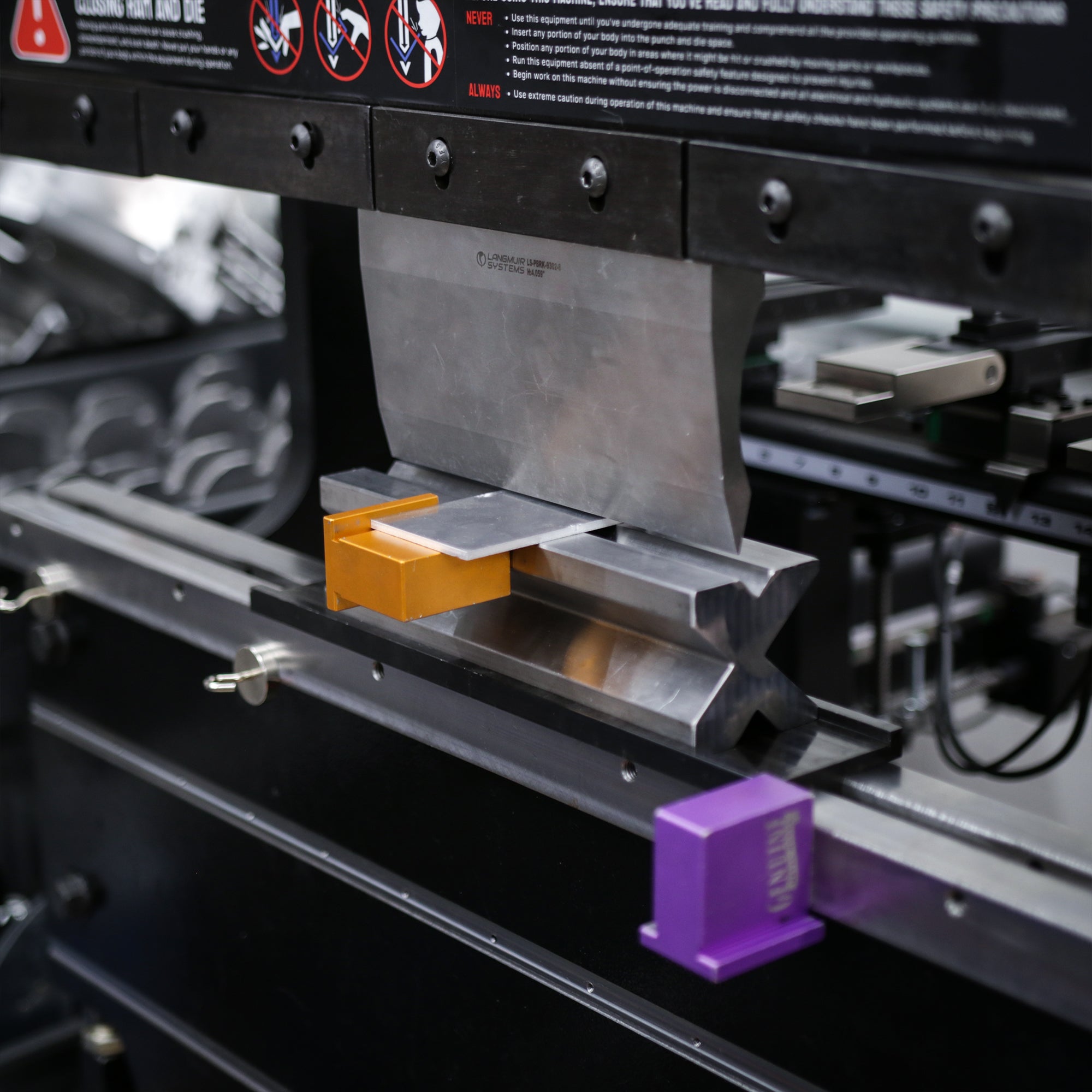 Magnetic squaring arm