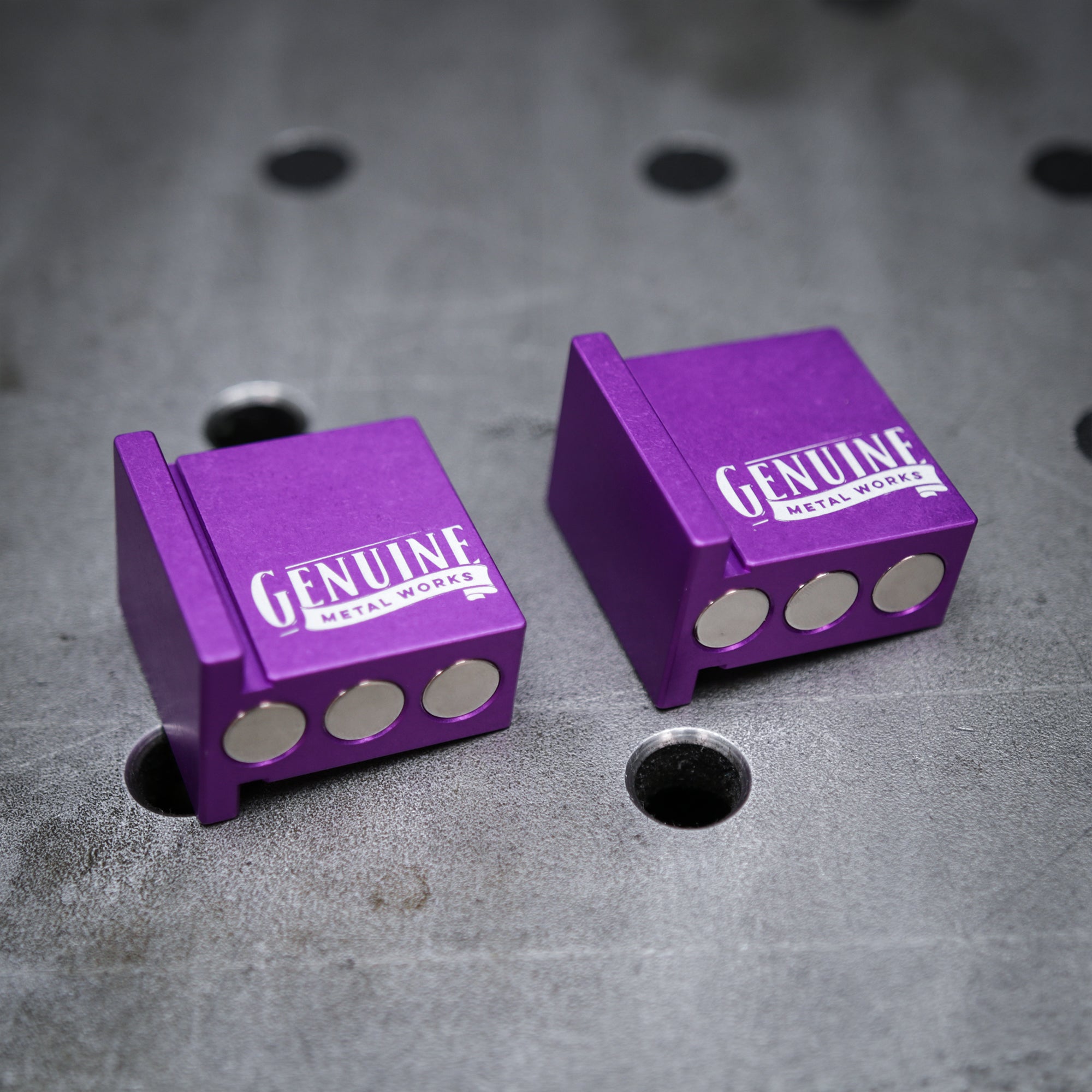 Magnetic squaring arm