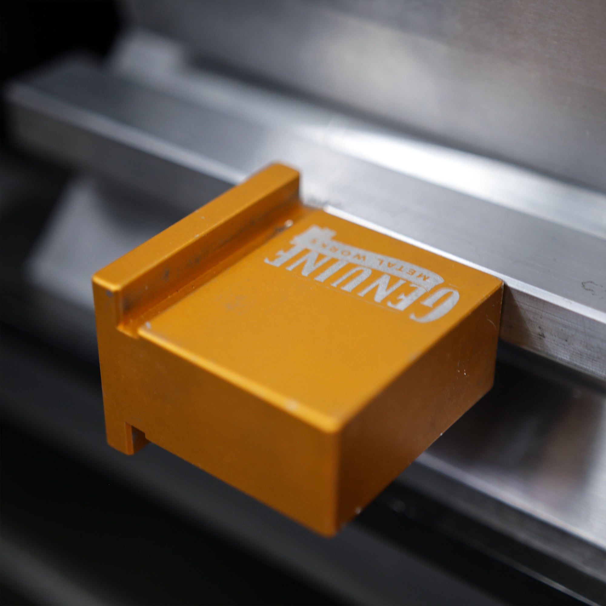 Magnetic squaring arm