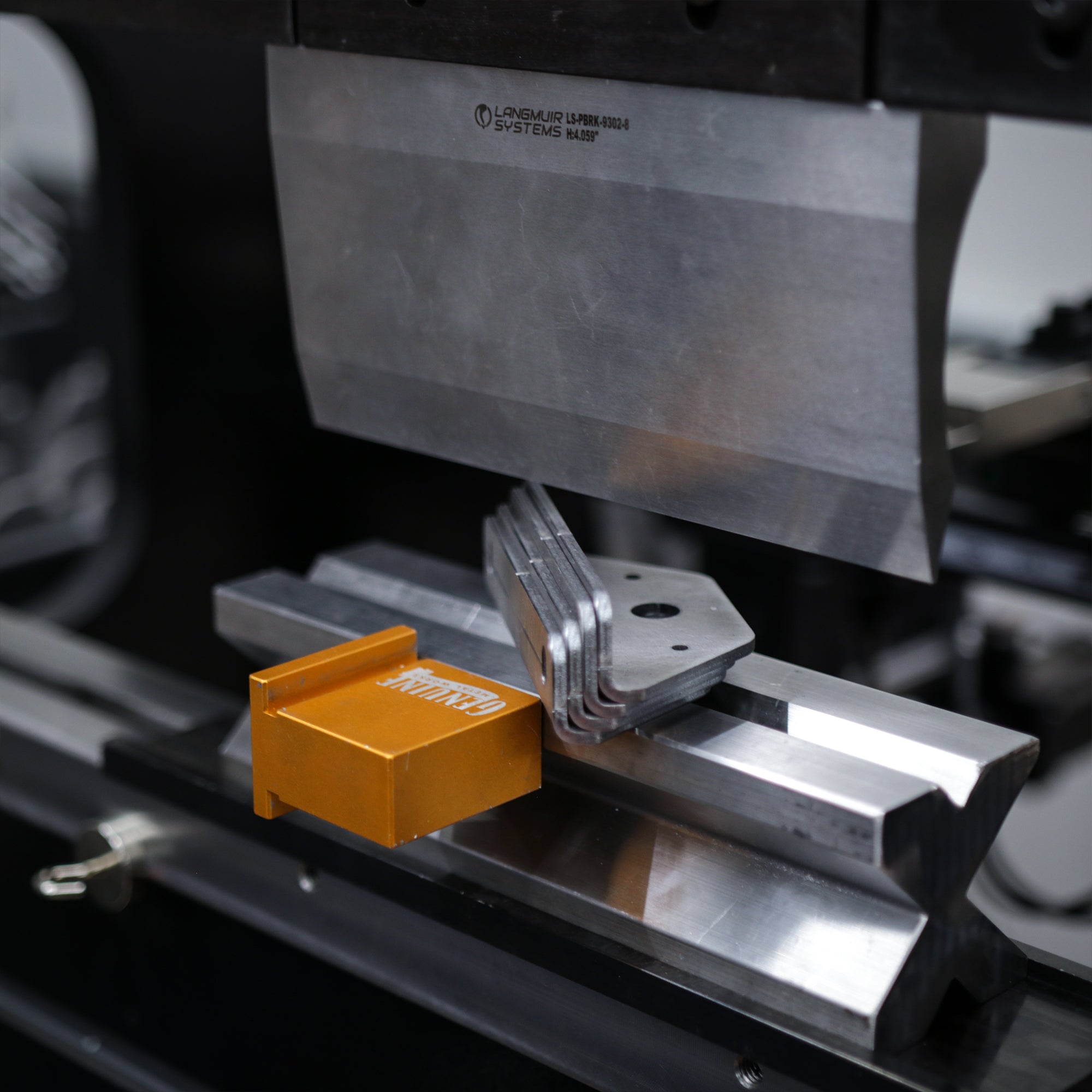 Magnetic squaring arm